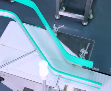 d&eacute;tecteur de m&eacute;taux avec rail de guidage