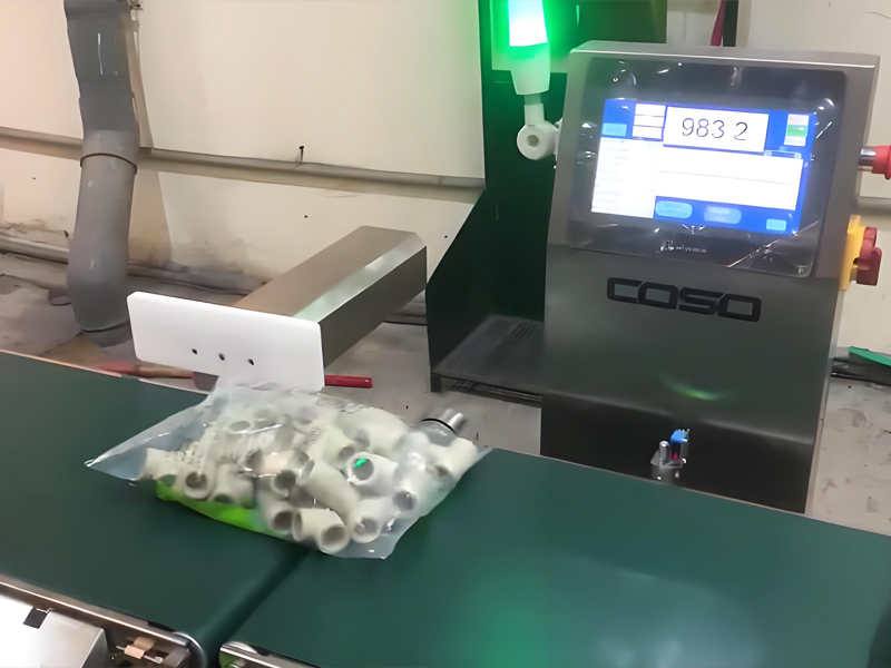 Vérifiez plus pour les composants en plastique